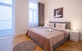 Home Sweet Home - Vienna Central